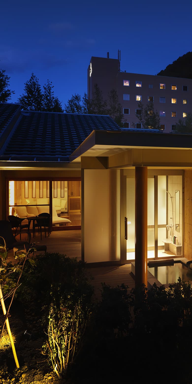 鶴雅グループホテルの露天風呂付き別棟コテージ